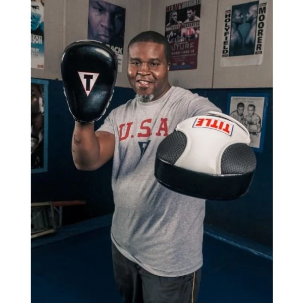 TITLE Classic Pro-Style Trainer's Mitts - Image 4