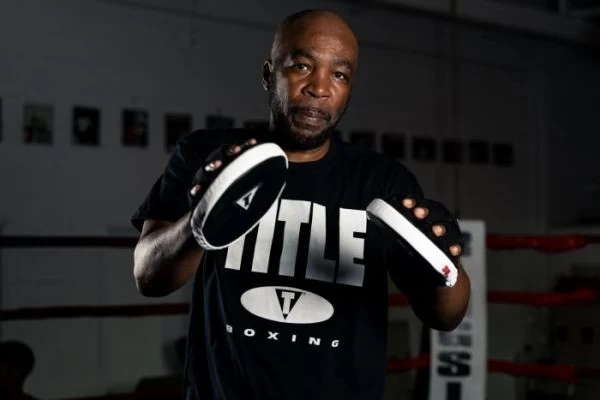 TITLE GEL Tech Punch Mitts 2.0 - Image 3